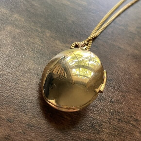 Vintage Avon Locket Necklace Gold Tone Victorian Revival Perfume Fragance Holder - Picture 9 of 12